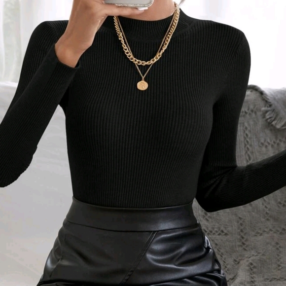Black Staple layering piece top - Picture 1 of 6